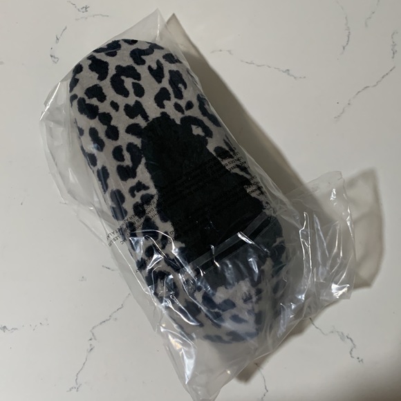 Leopard Slippers - Picture 3 of 3